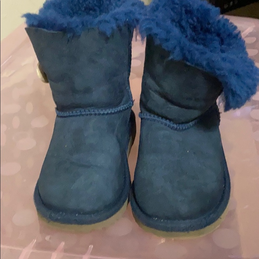 Little girls uggs navy blue size 9